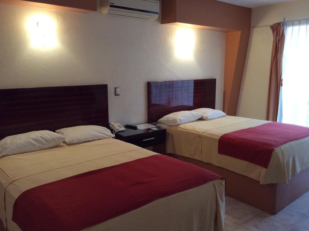 Hotel La Media Luna Inn Huejutla de Reyes Стая снимка