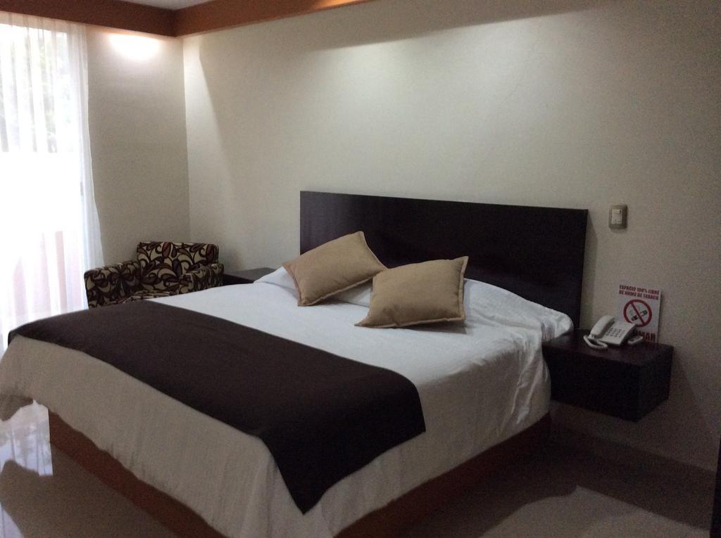 Hotel La Media Luna Inn Huejutla de Reyes Стая снимка