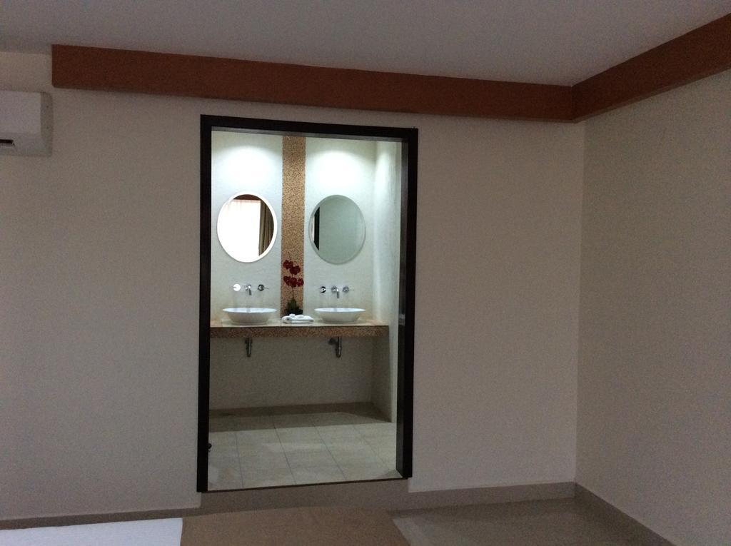 Hotel La Media Luna Inn Huejutla de Reyes Стая снимка