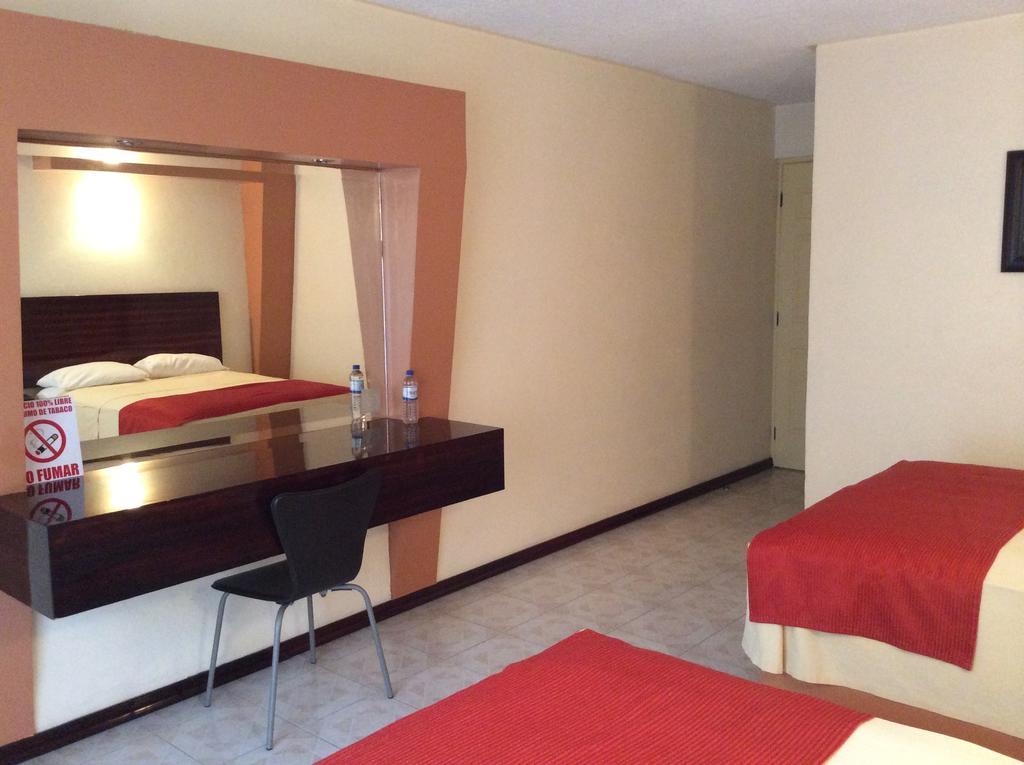 Hotel La Media Luna Inn Huejutla de Reyes Стая снимка
