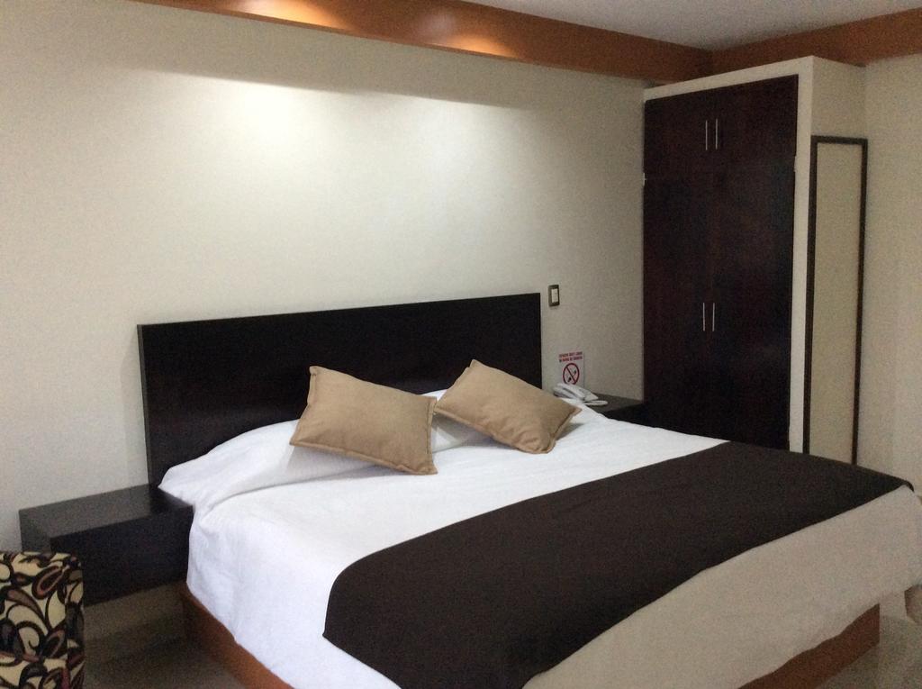 Hotel La Media Luna Inn Huejutla de Reyes Стая снимка